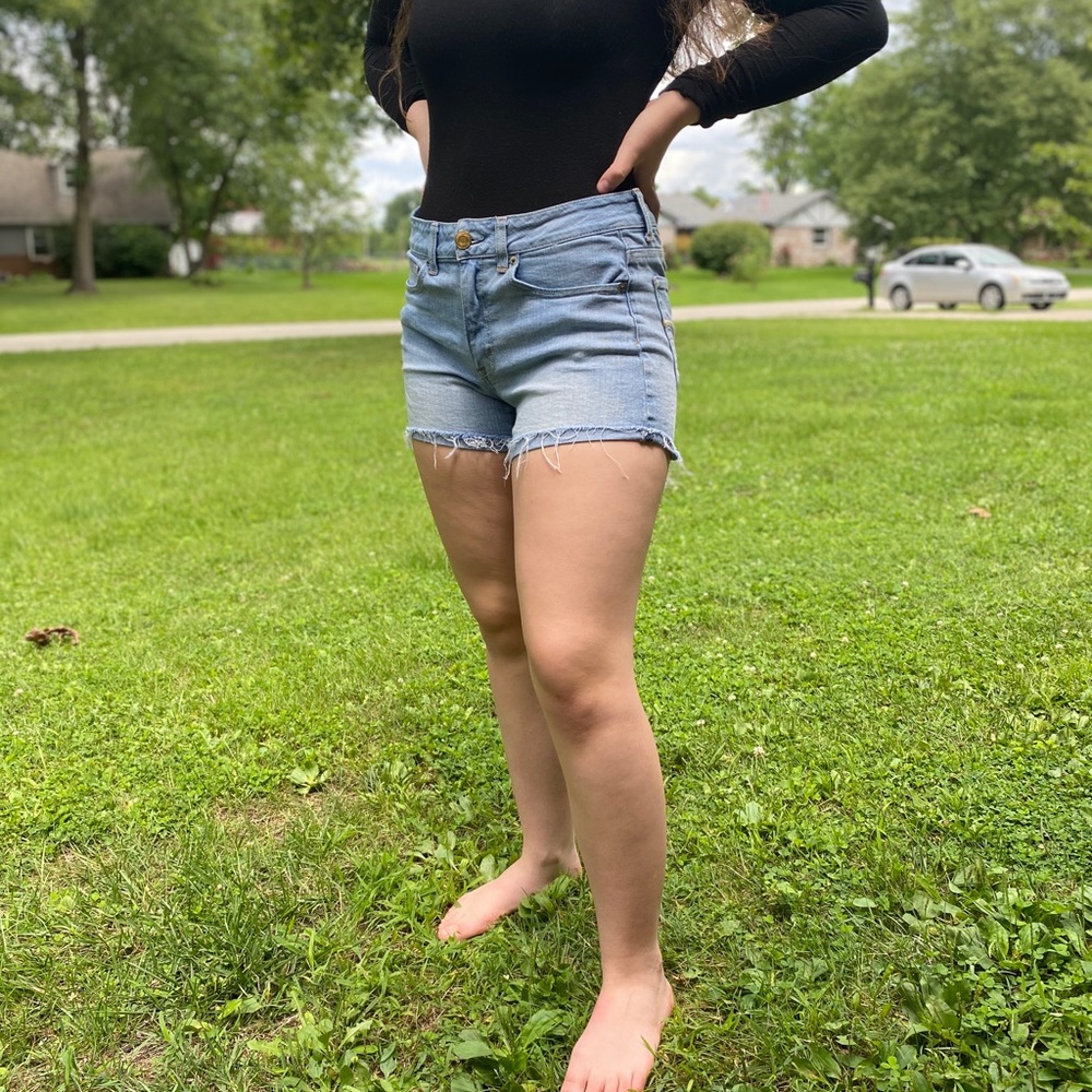 AEO high-rise light wash denim shorts
